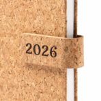 Διεθνές ημερήσιο ημερολόγιο A5 από φελλό, με μαγνητικό κλείσιμο